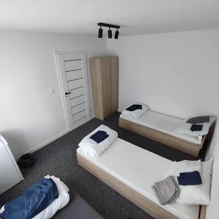 Hostel Budzetowy Dom Miedzy 2 Jeziorami