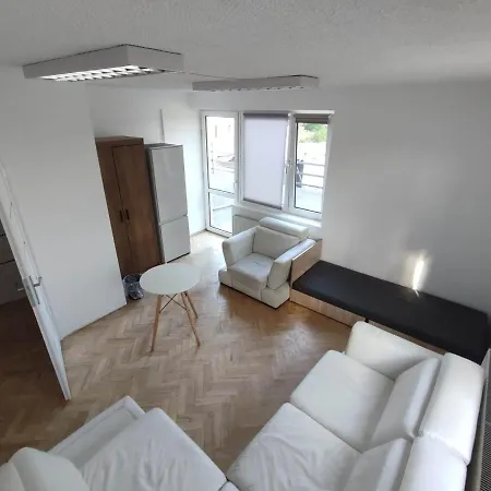 Hostel Budzetowy Dom Miedzy 2 Jeziorami